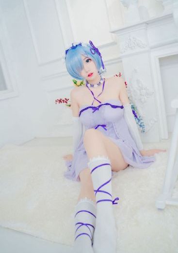 女子称花3万整容眼球眼角被缝一起