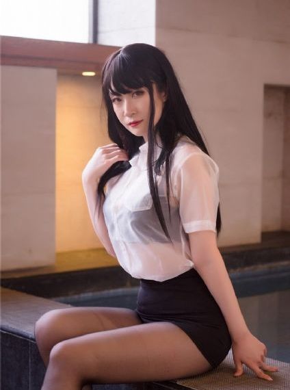 年轻的女教师完整版
